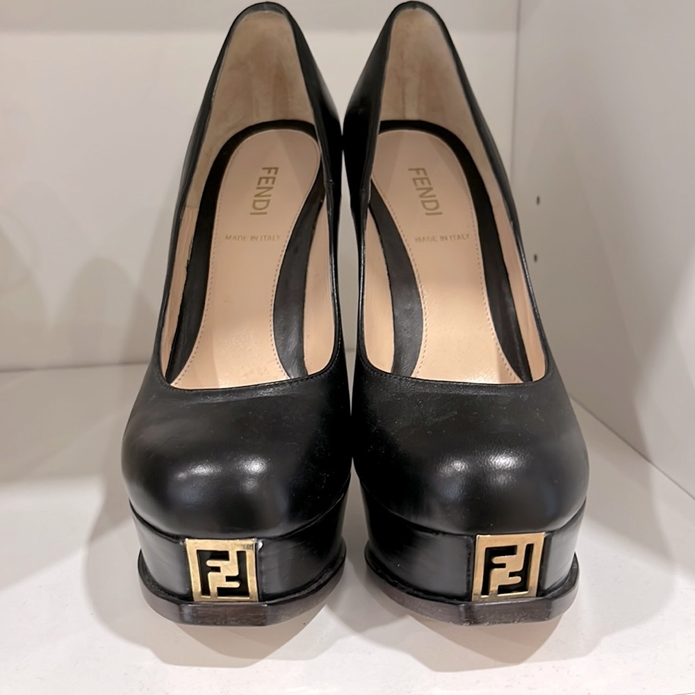 Fendi “Fendista” platform heels sz 36